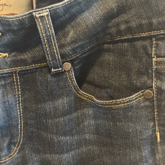 PAIGE HIDDEN HILLS BOOTCUT BLUE JEANS 27. Like New. - Picture 3 of 7